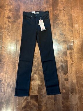 NWT Levi’s 312 shaping slim jeans